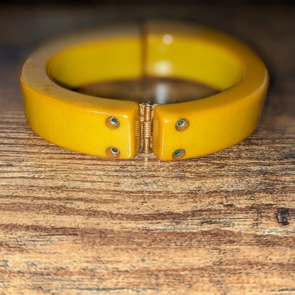 Bakelite 1940s Butterscotch Bracelet - Picture 6 of 11